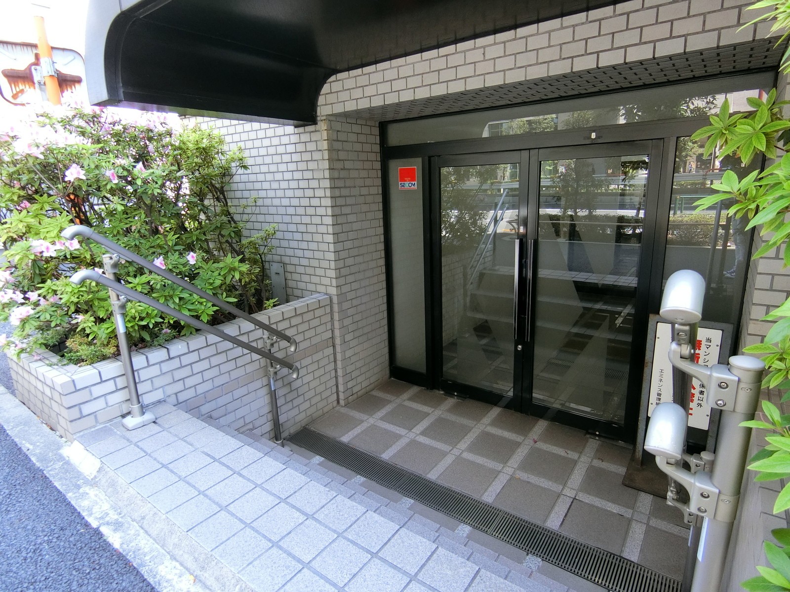 オフィスビルエントランス
