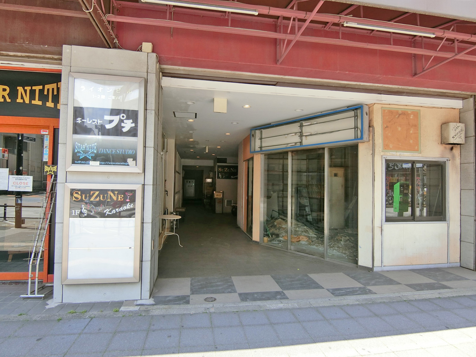 店舗出入口