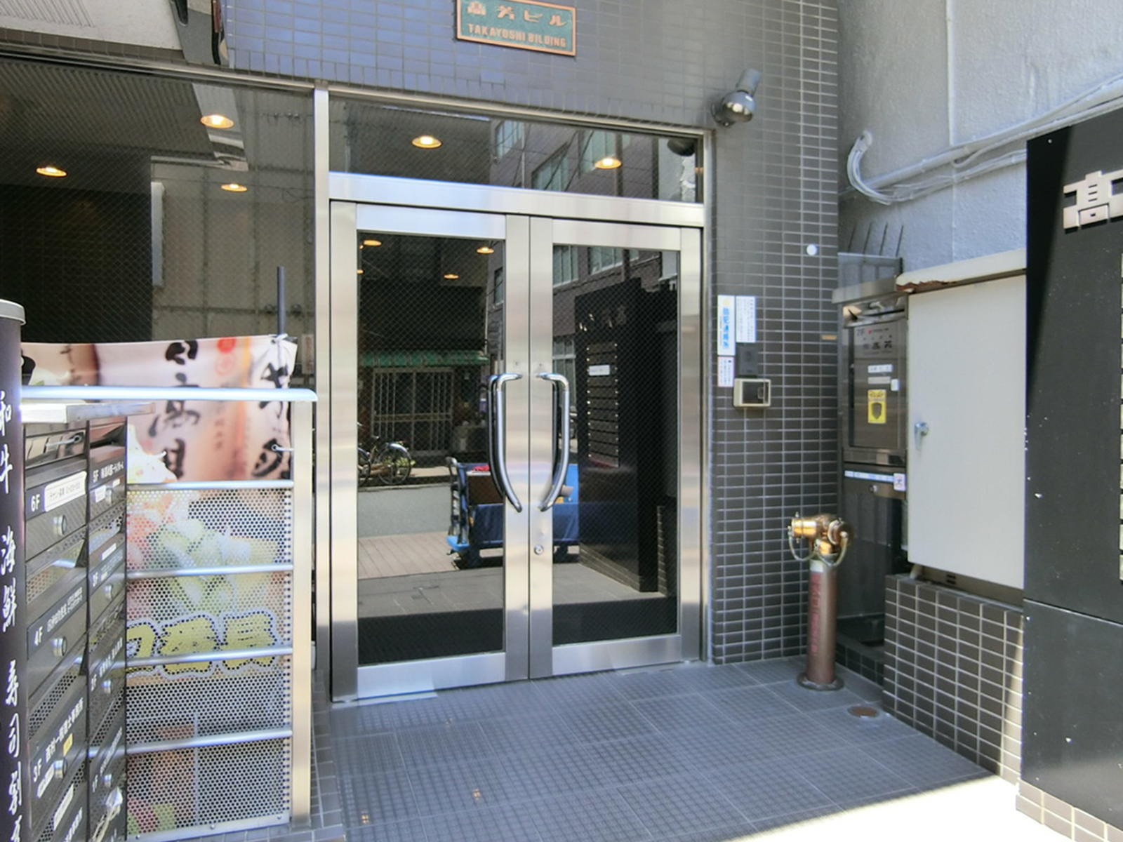 オフィスビル出入口