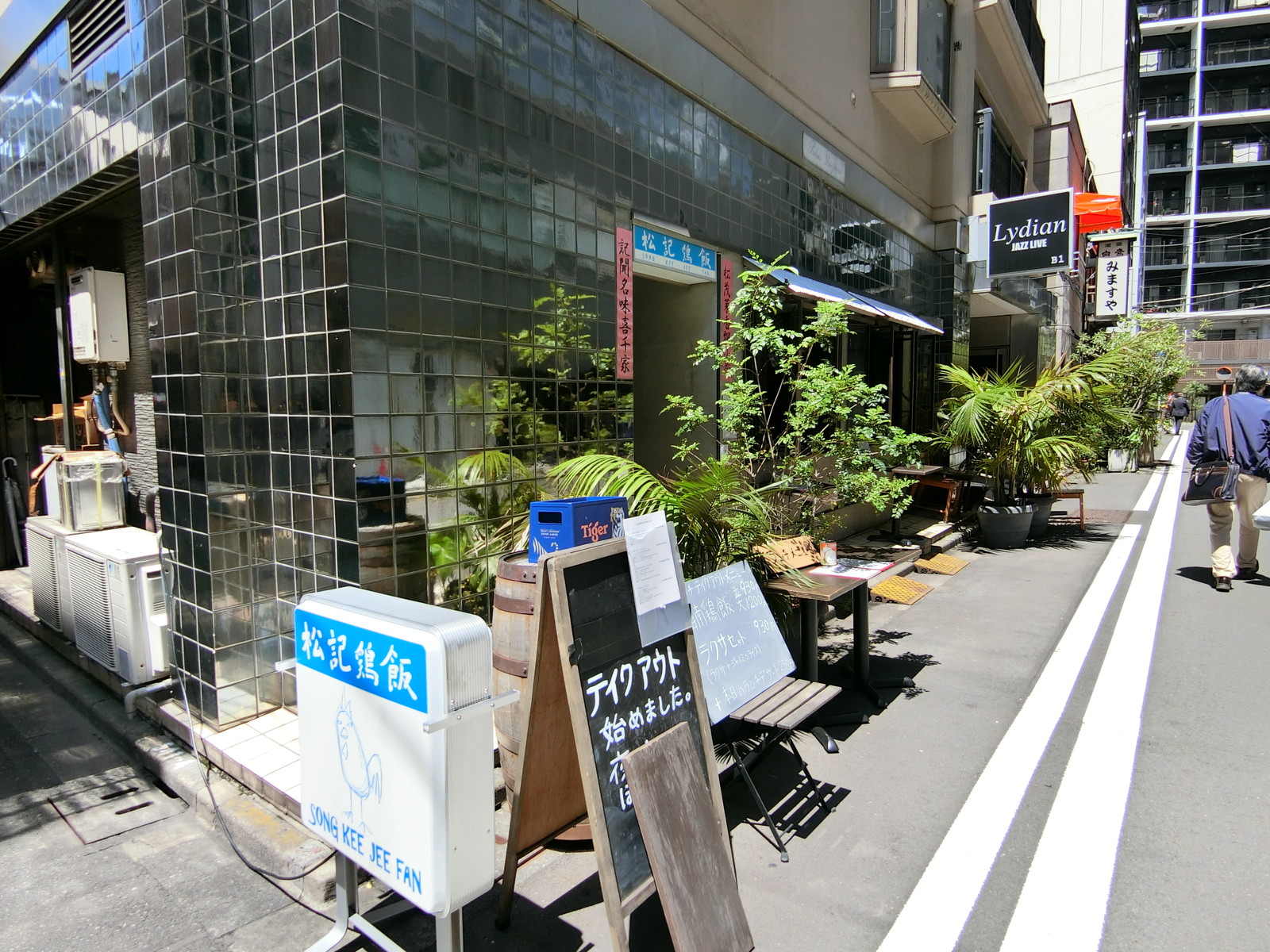 1階飲食店の様子