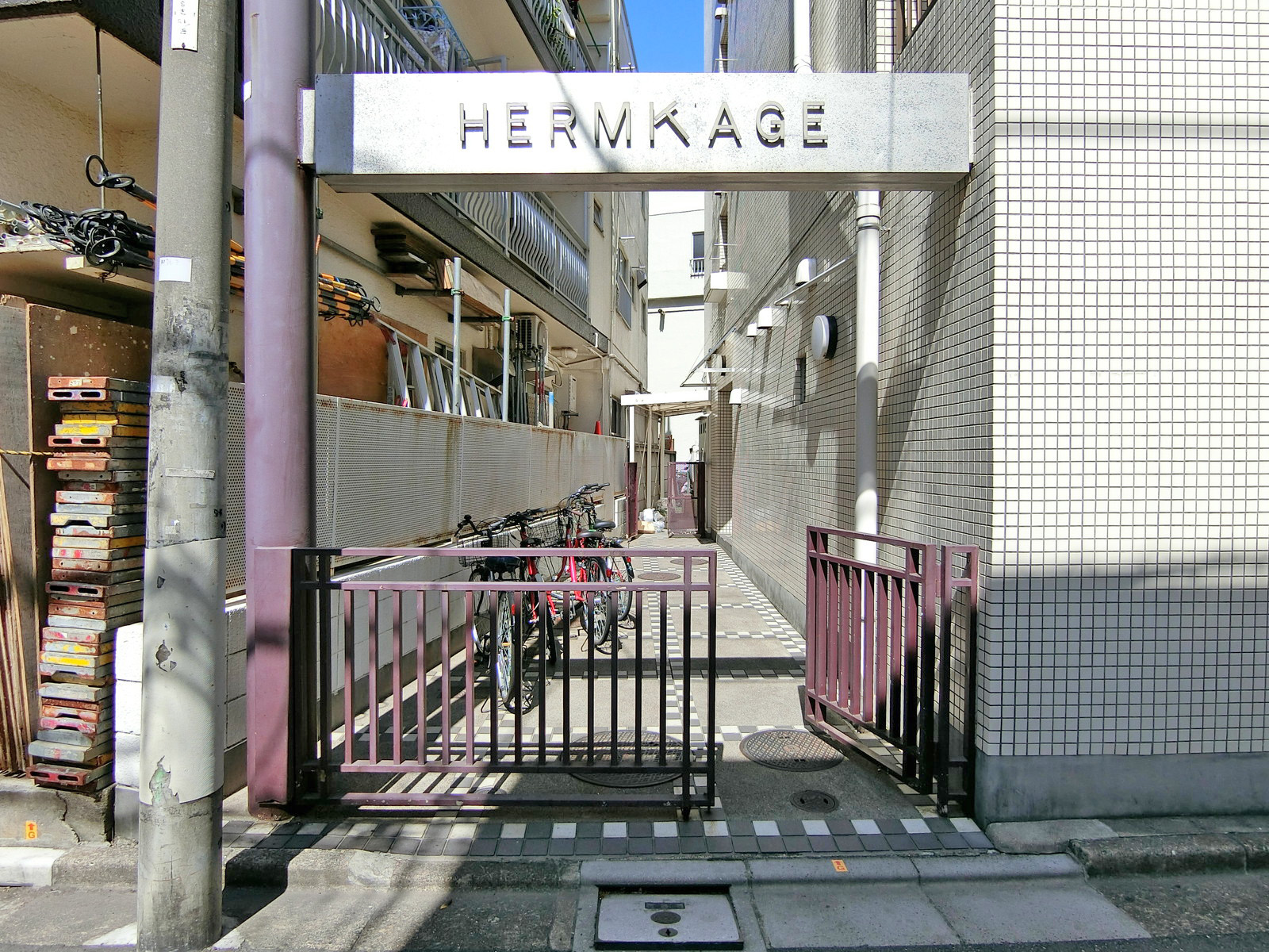 オフィスビル出入口