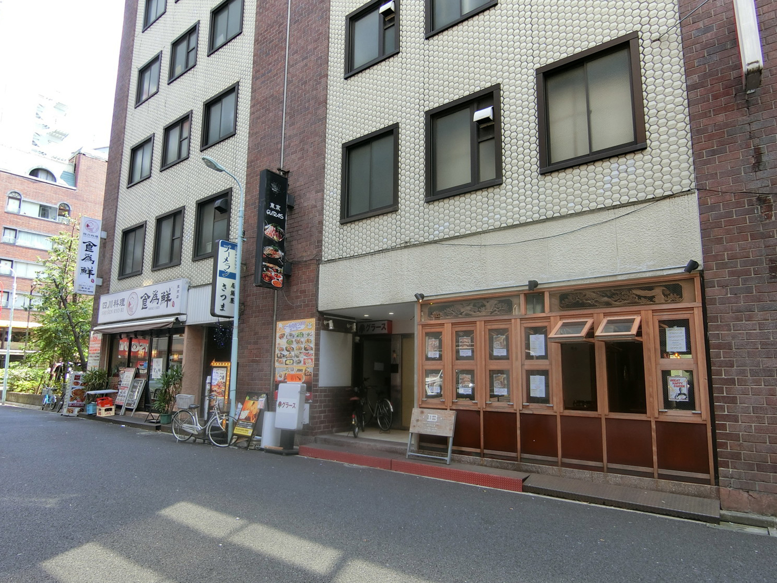 1階飲食店の様子