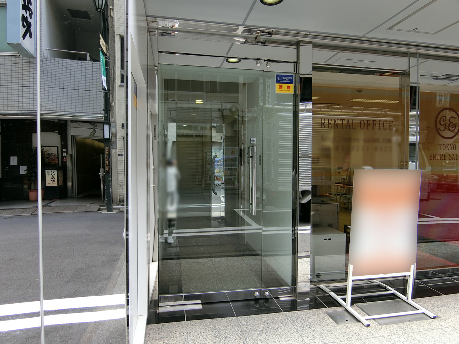 オフィスビル出入口