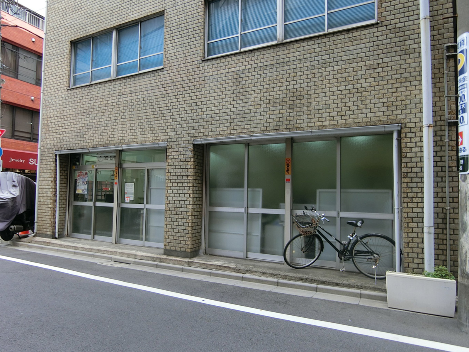 1階テナントの様子