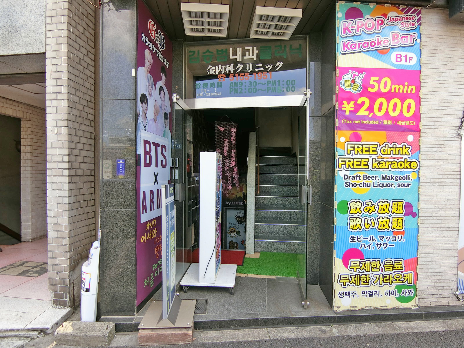 オフィスビル出入口