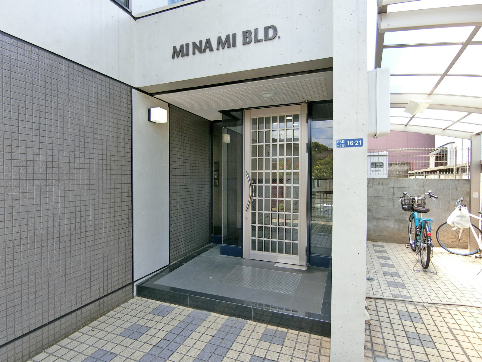 オフィスビル出入口