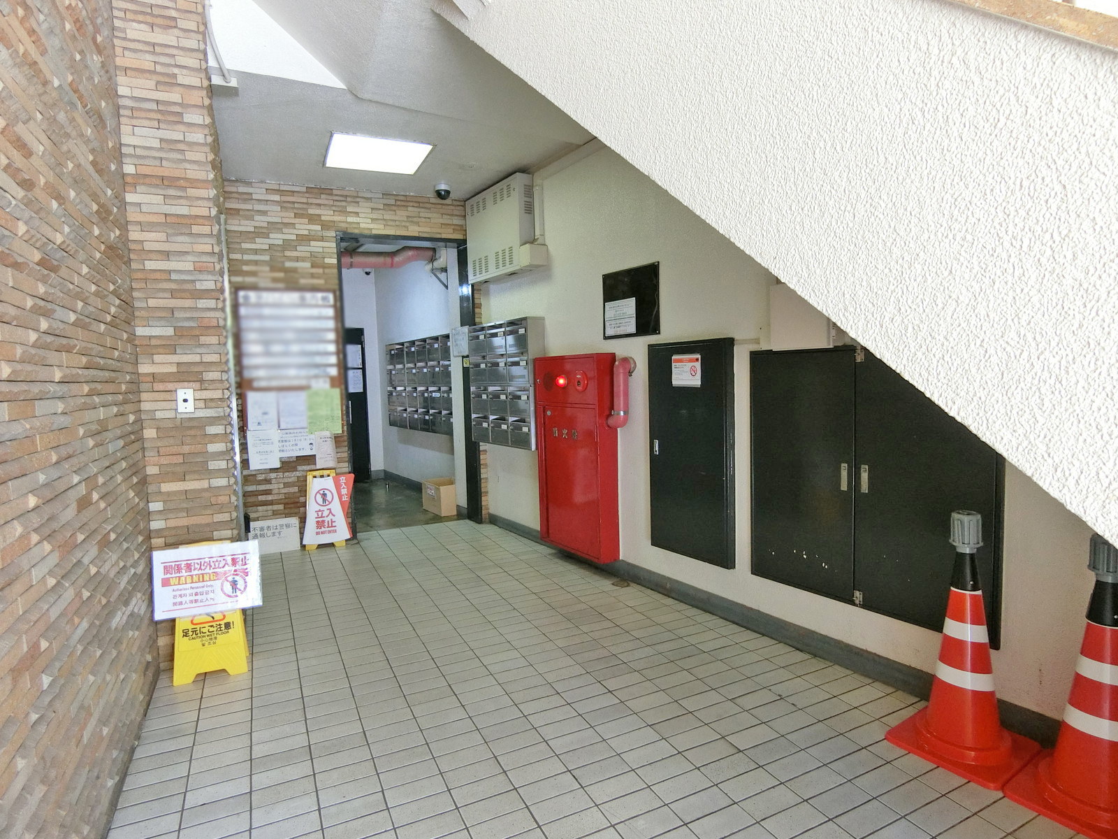 エレベーター前