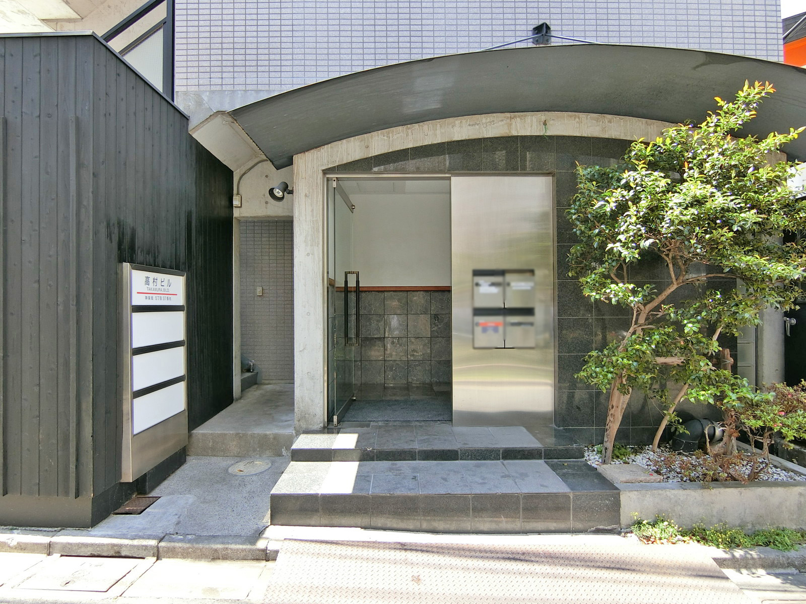 オフィスビル出入口