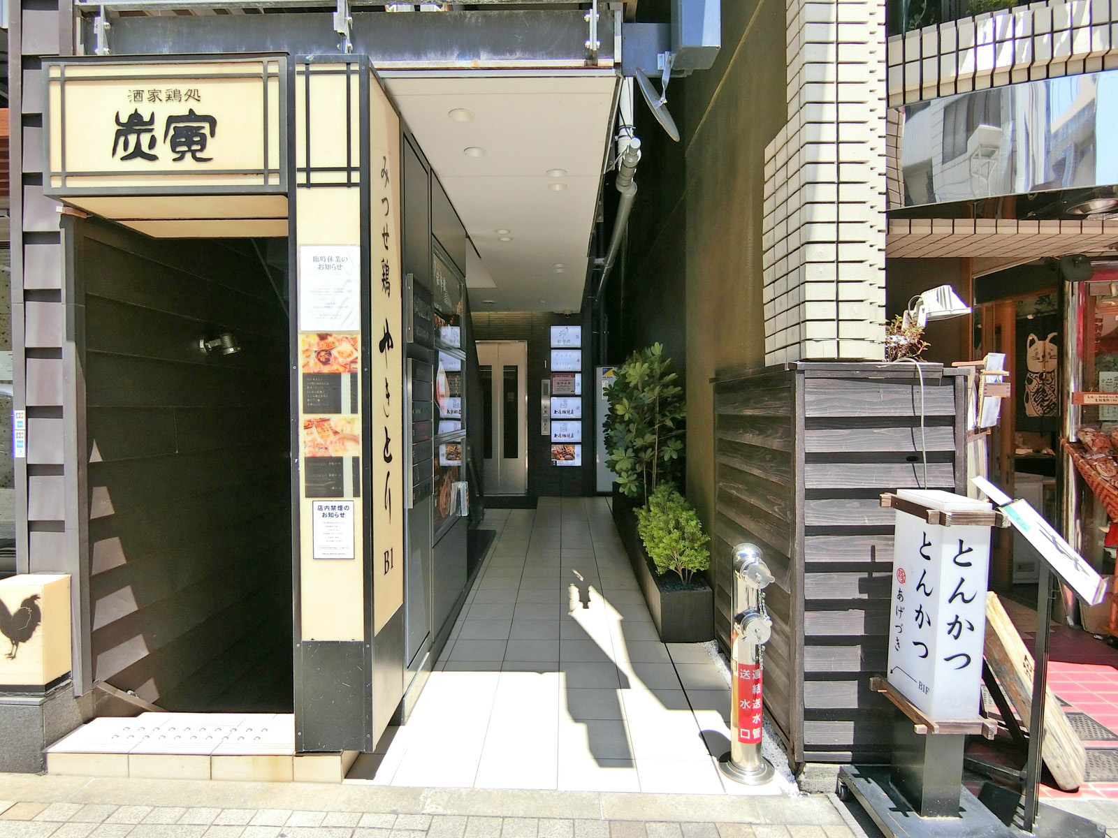 オフィスビル出入口