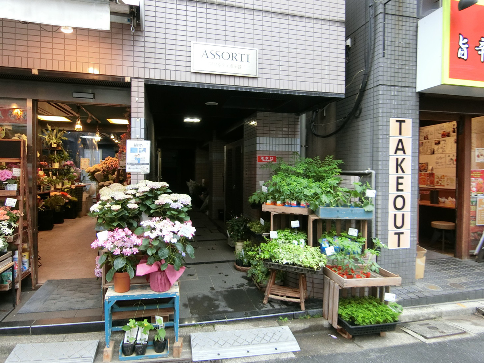 オフィスビル出入口