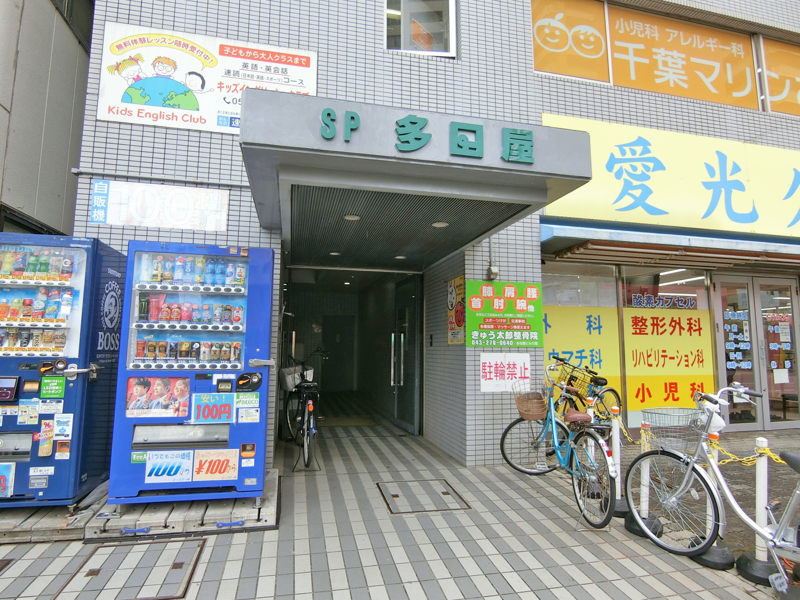 オフィスビル出入り口