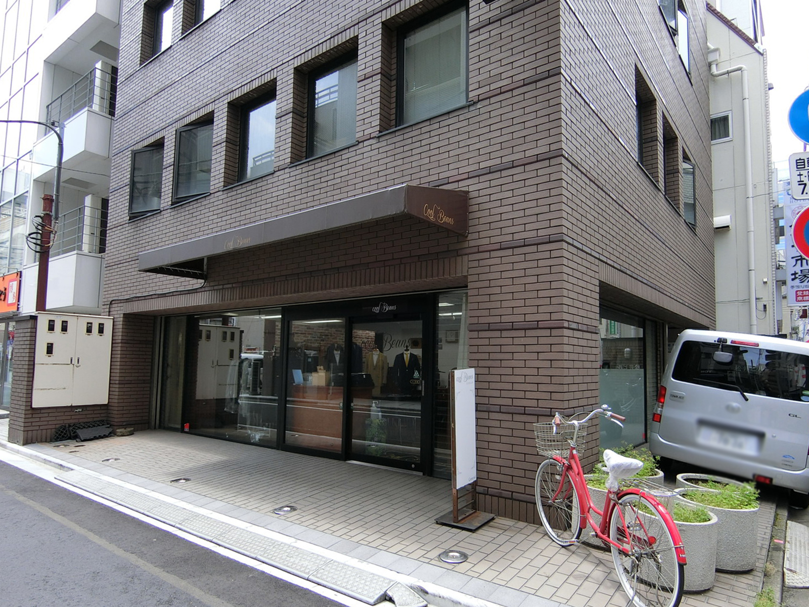 1階テナントの様子