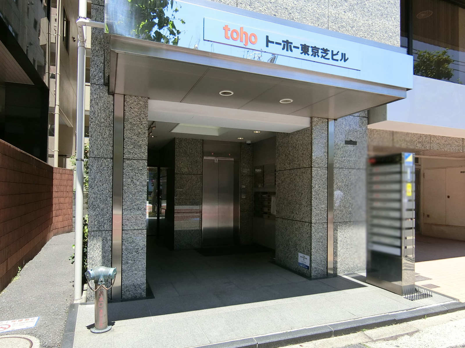 オフィスビル出入口