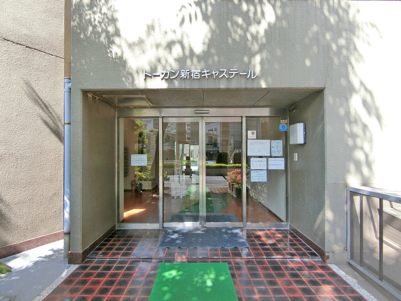 オフィスビル出入口