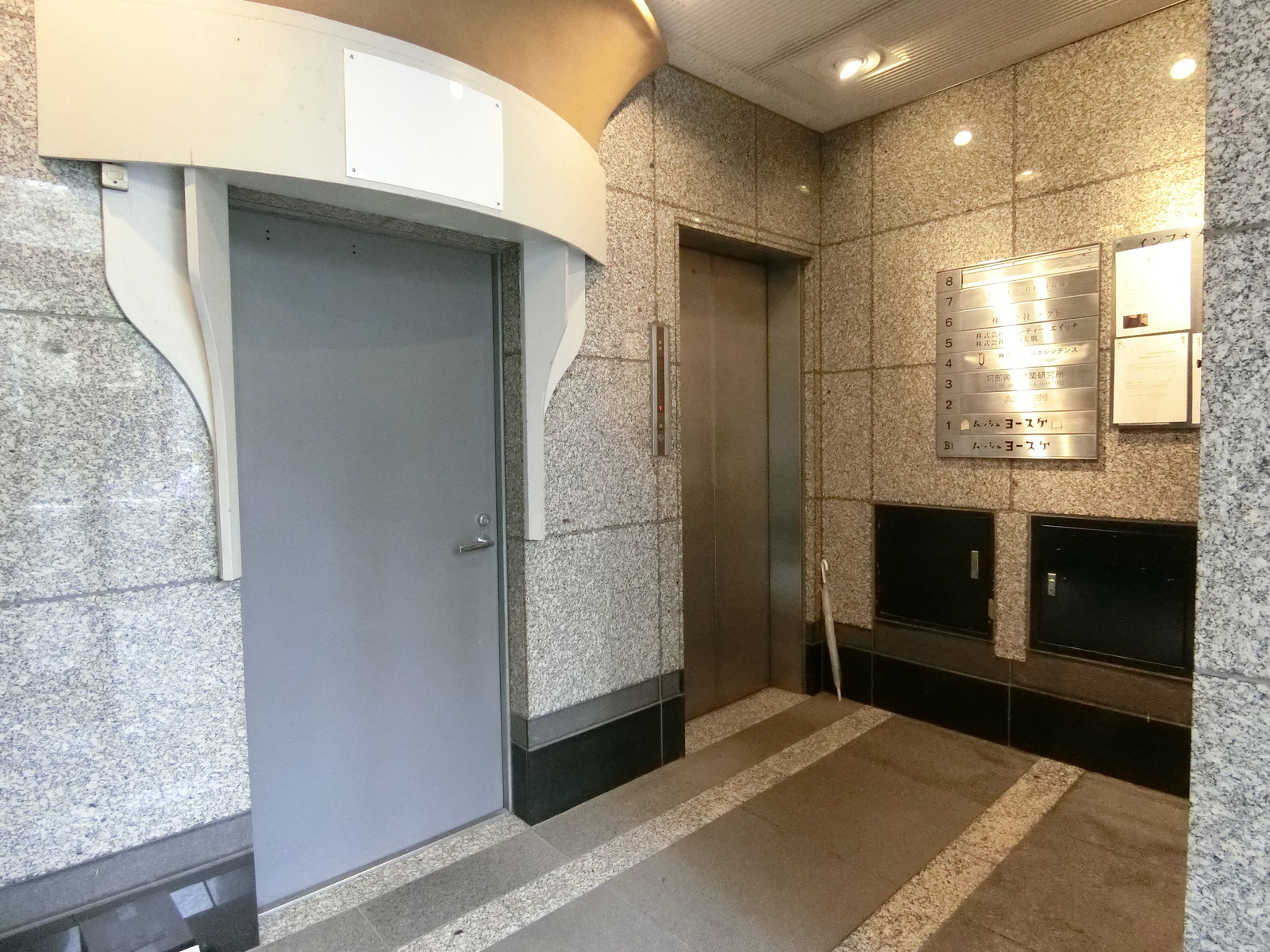 エントランス内部