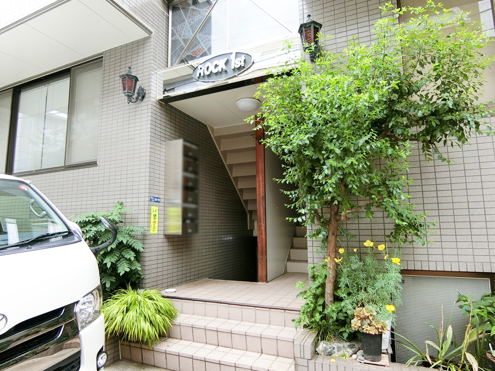 オフィスビル出入口