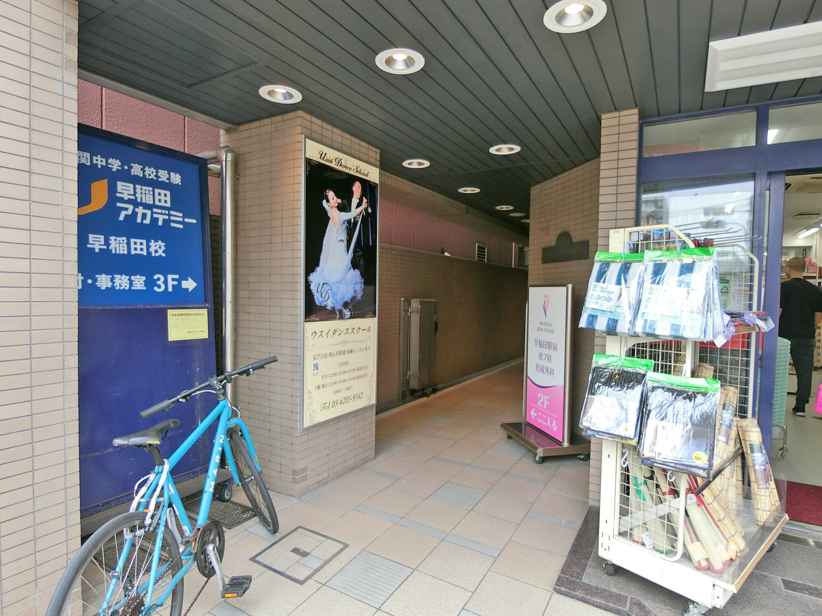 オフィスビル出入口