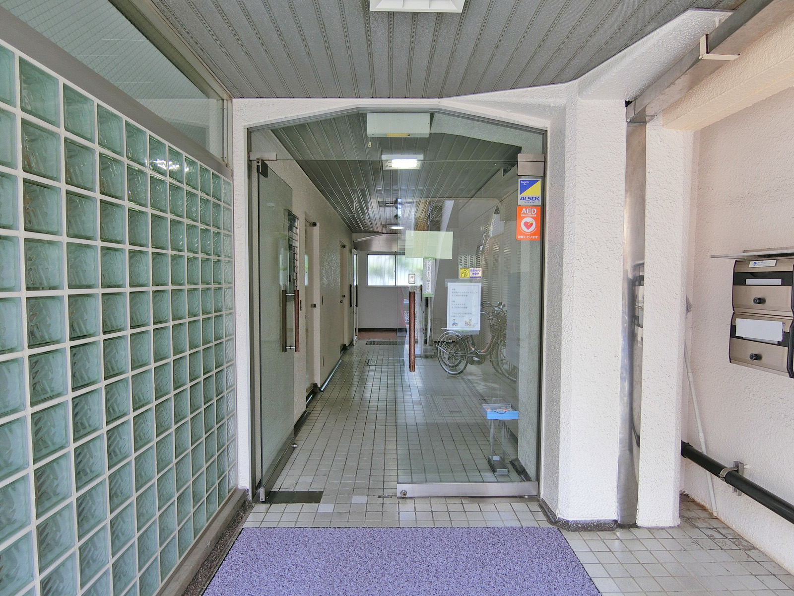 オフィスビル出入口