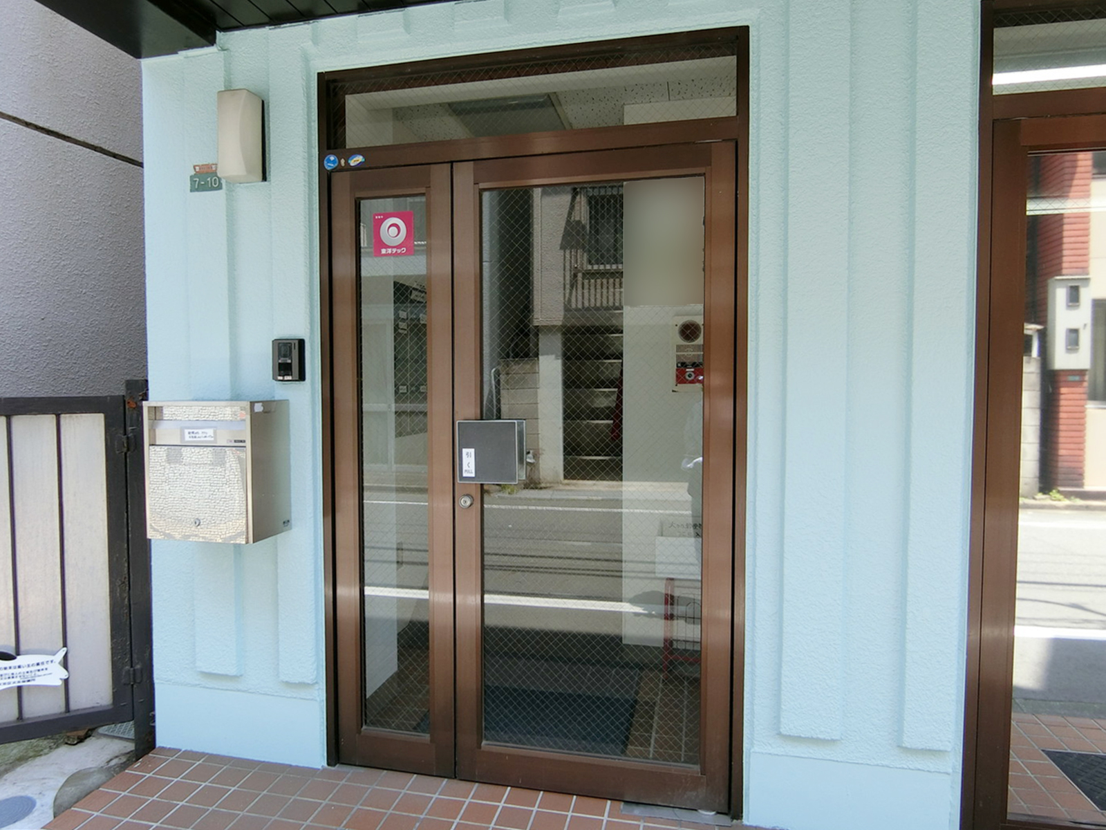 オフィスビル出入口