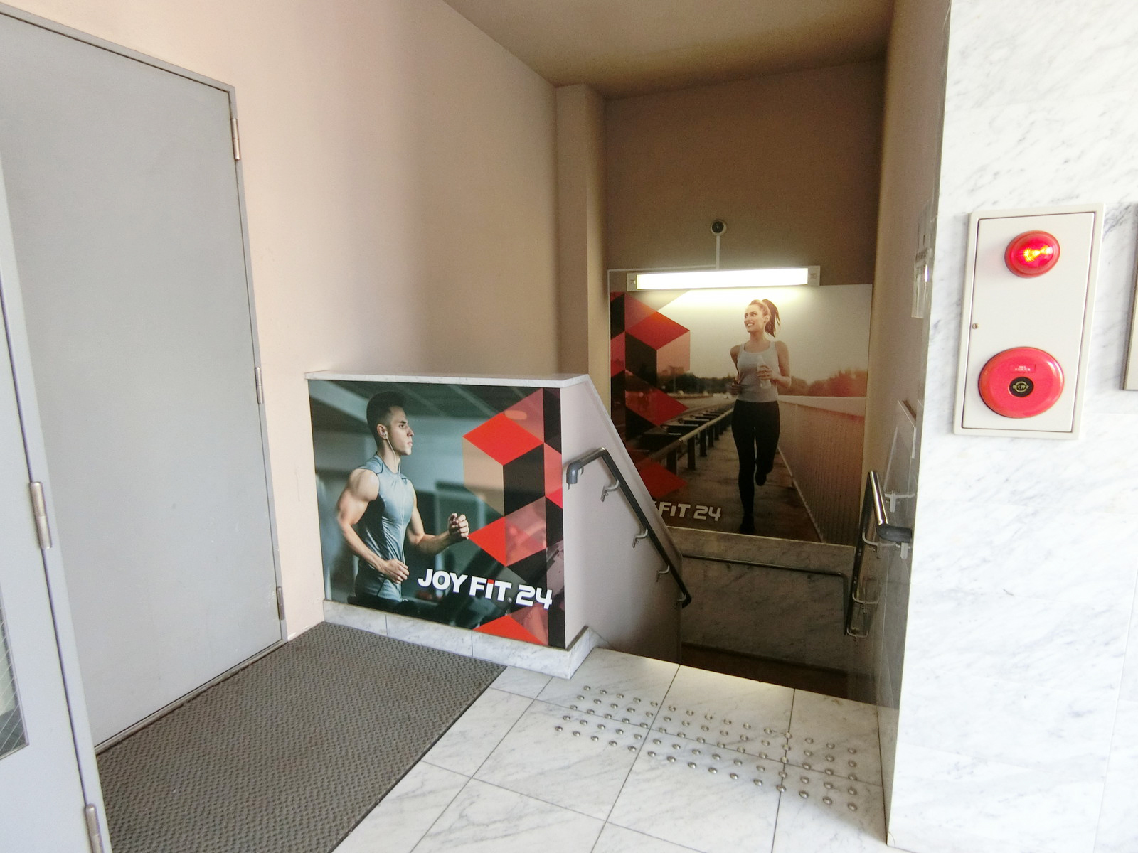 地下のトレーニングジム