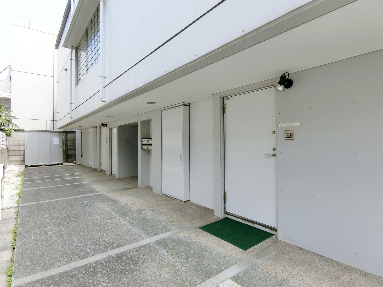 テナント出入口の様子