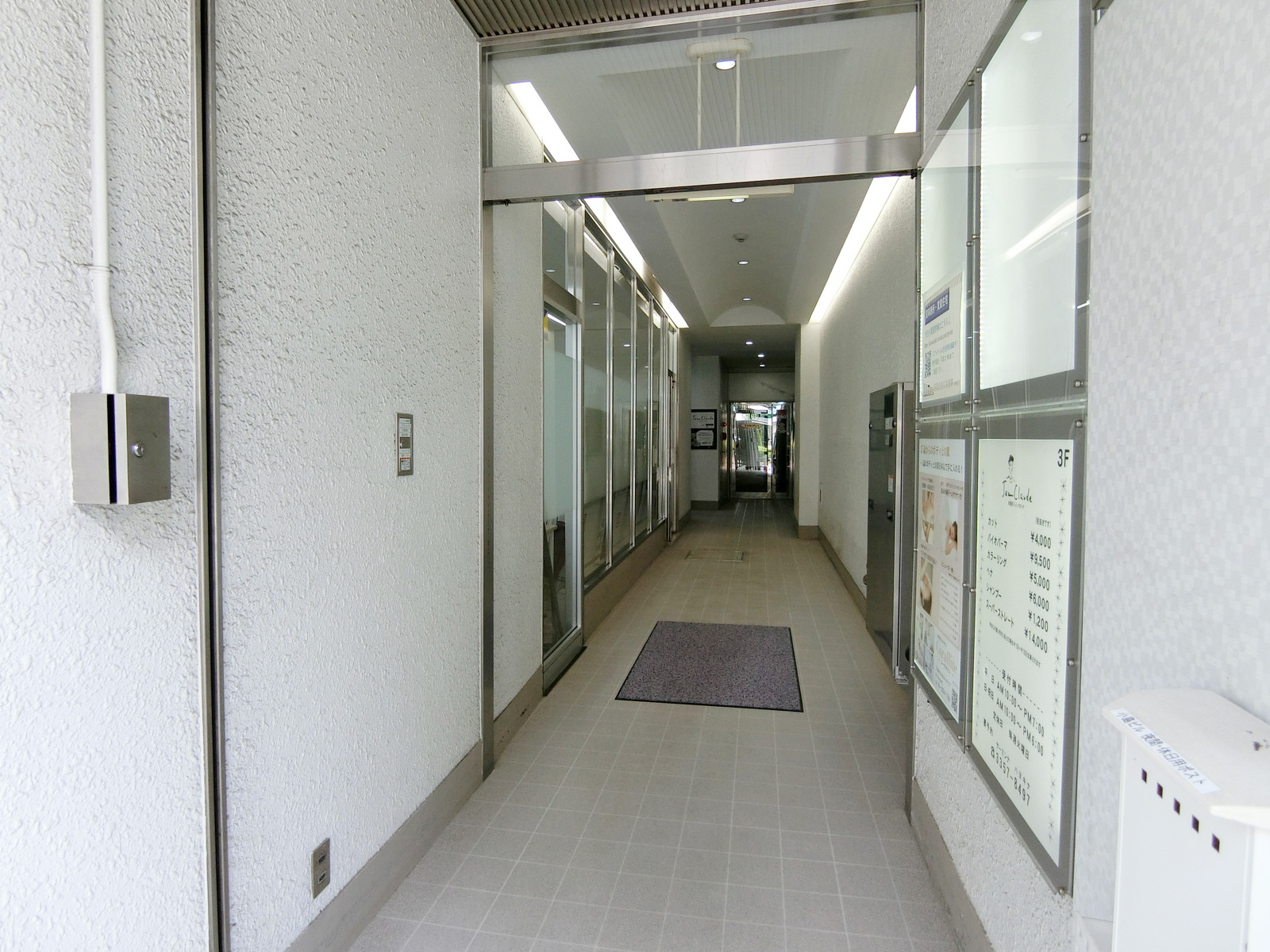 エントランス内部
