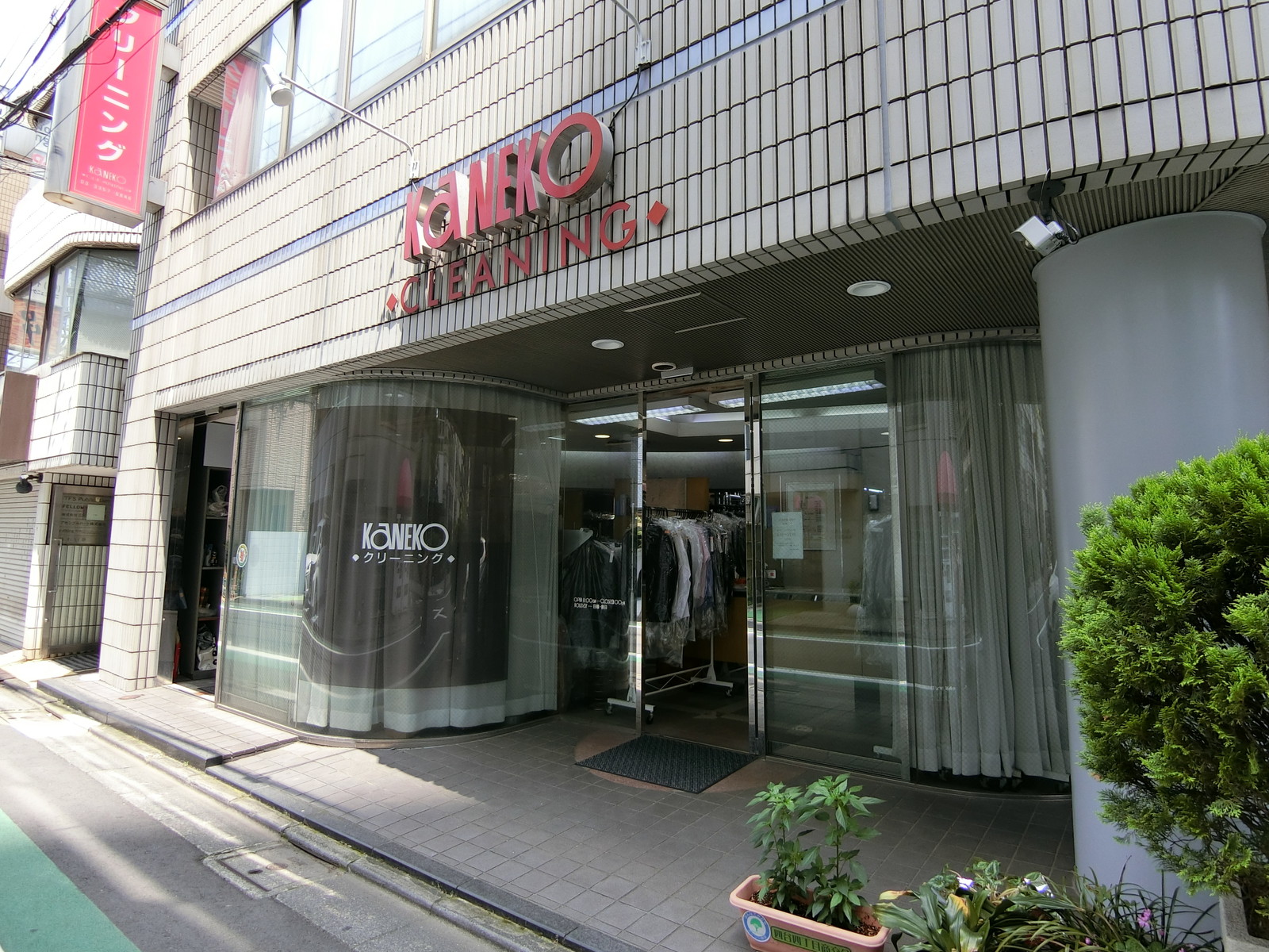 1階のクリーニング店