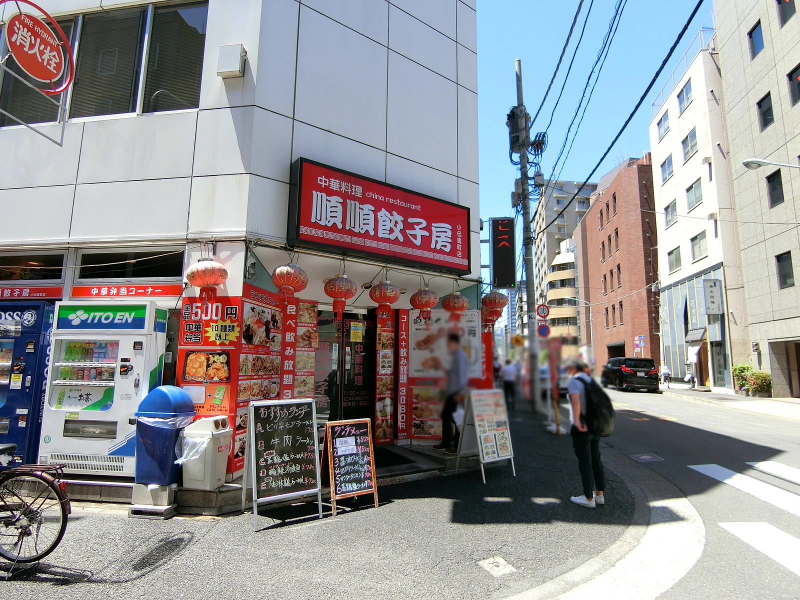 1階飲食店の様子