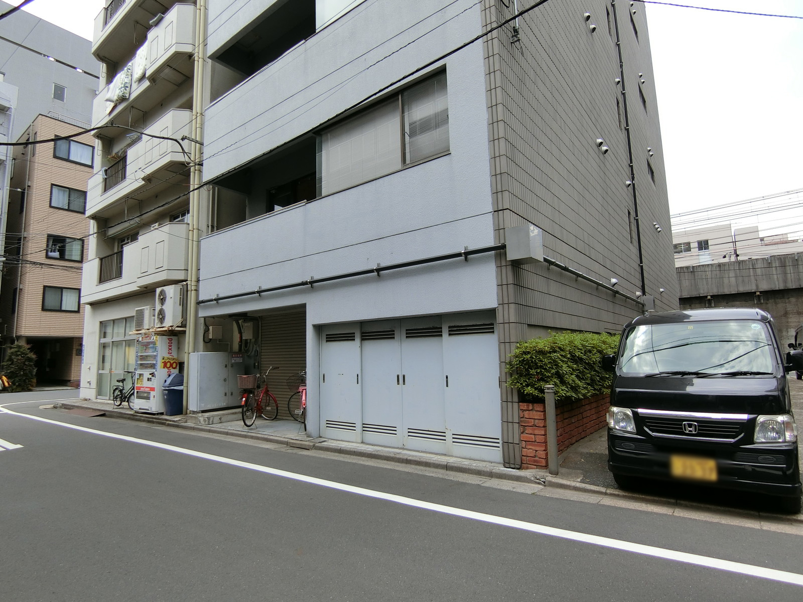 ビル裏の様子