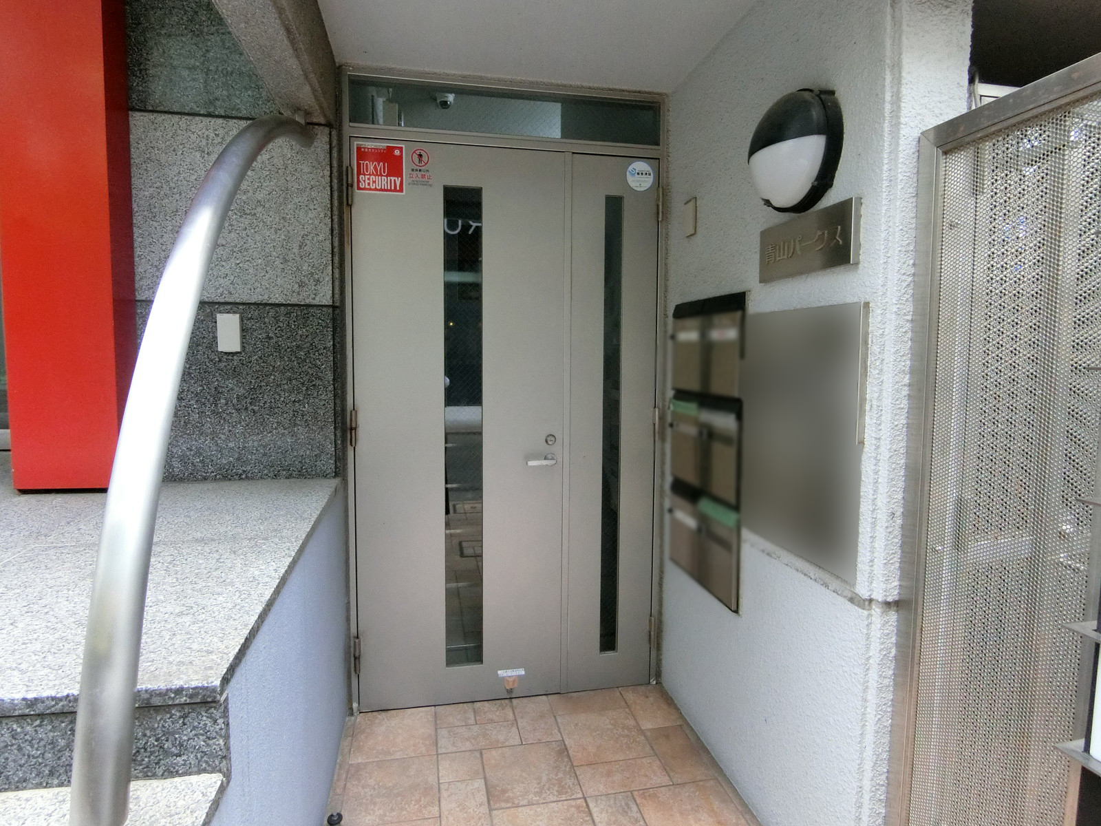 オフィスビル出入口