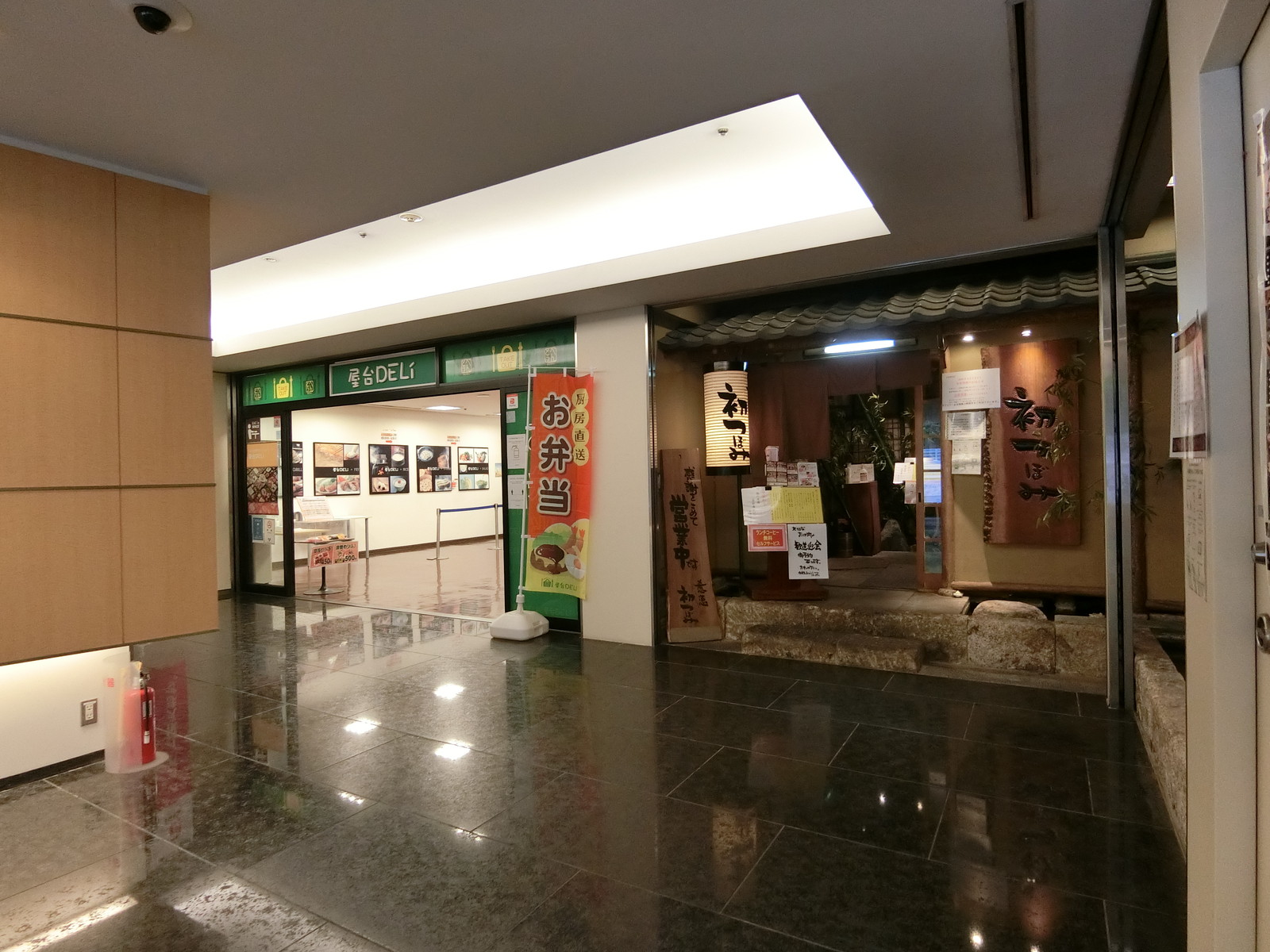 1階の飲食店の様子