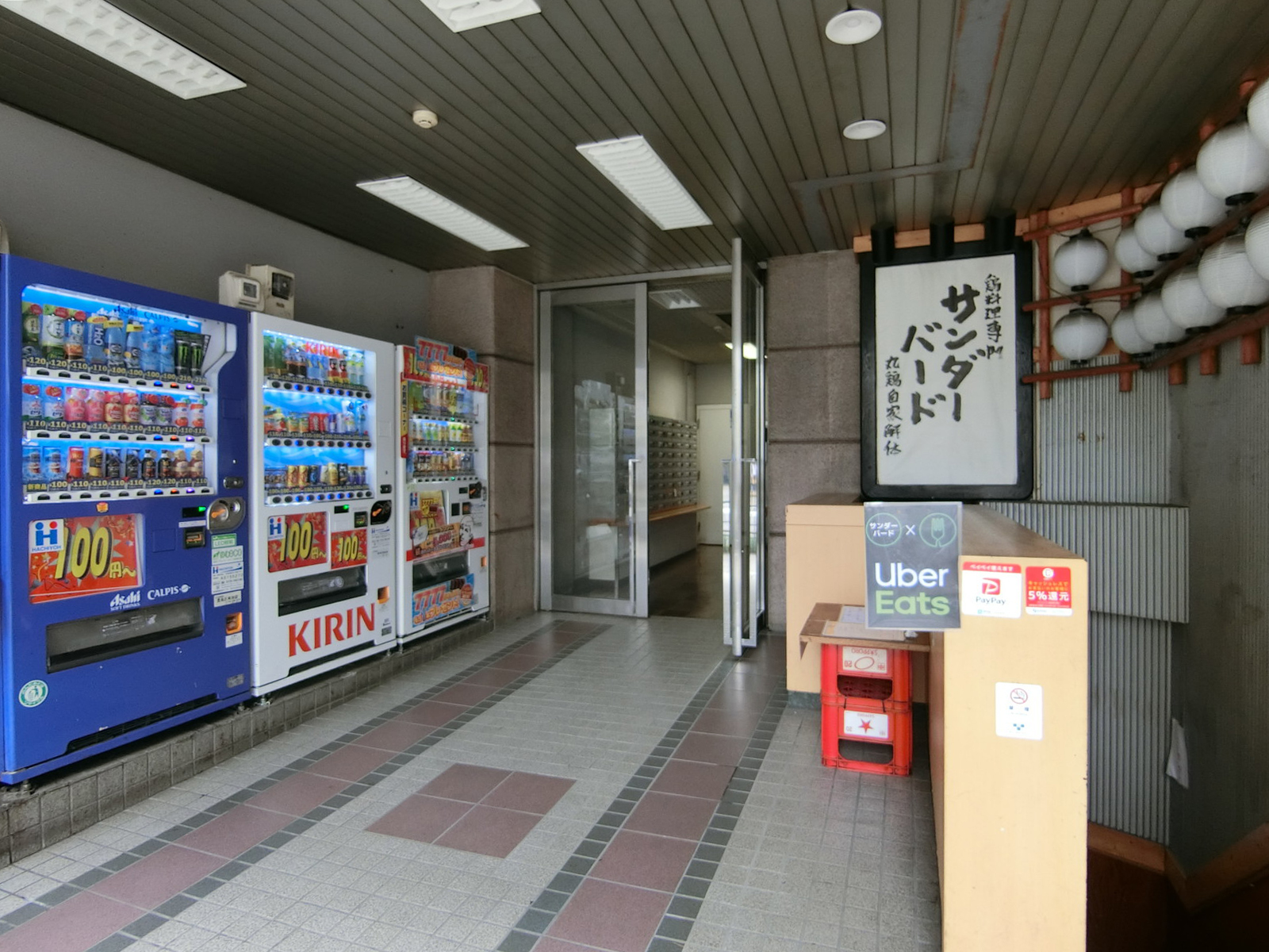 オフィスビル出入口