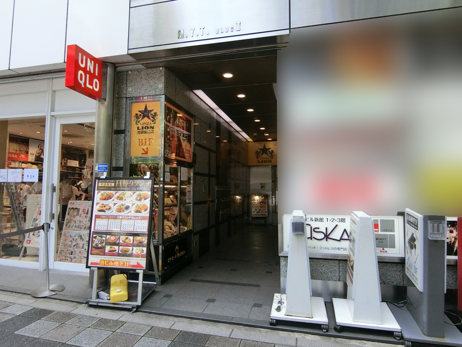 オフィスビル出入口