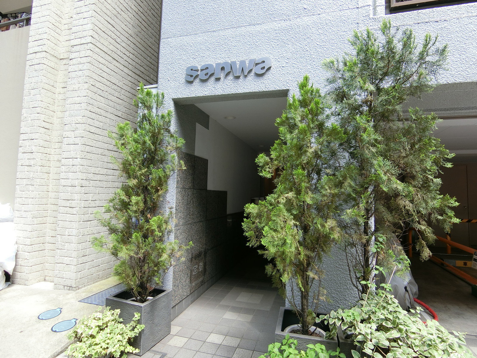 オフィスビル出入口