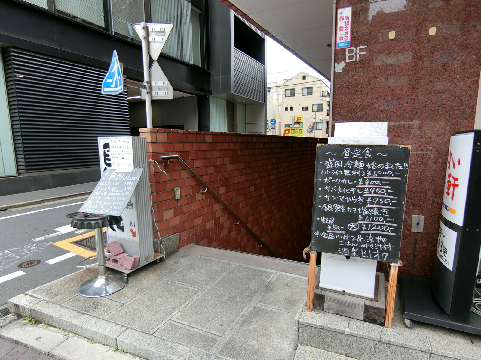 地下1階の飲食店出入口