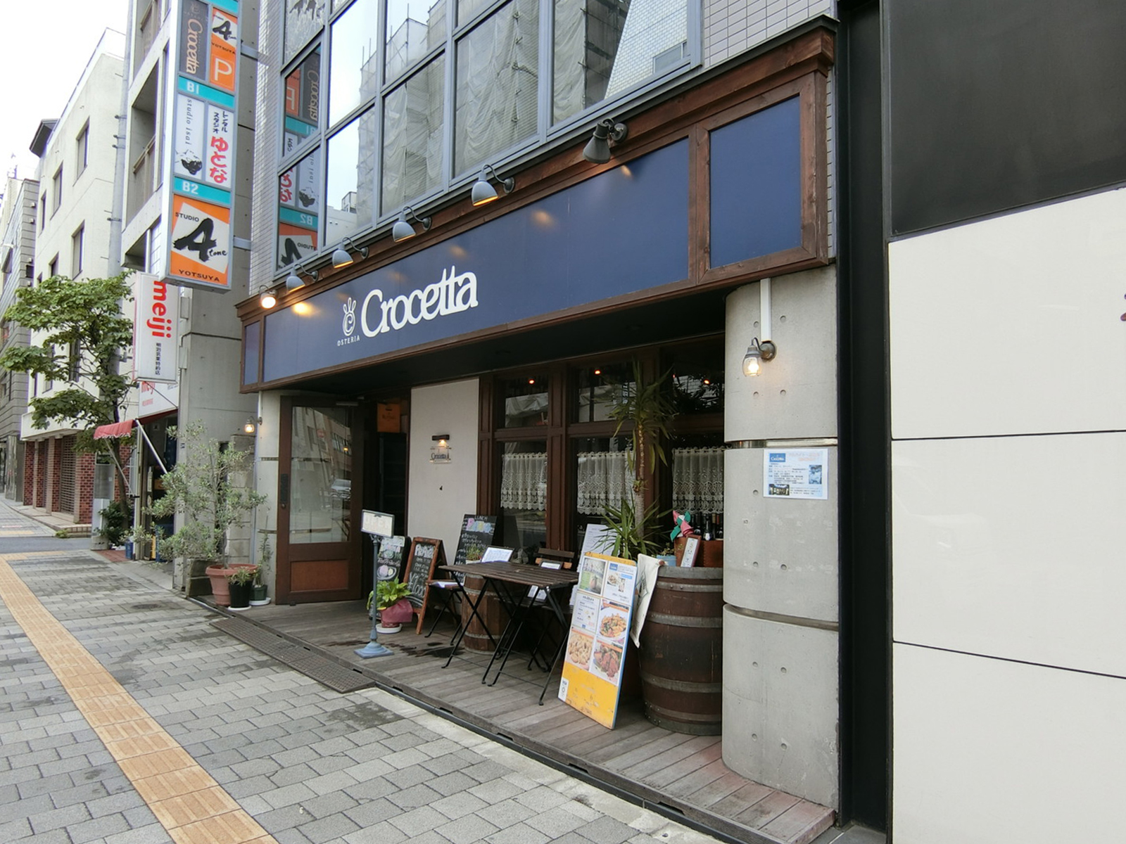 1階飲食店の様子