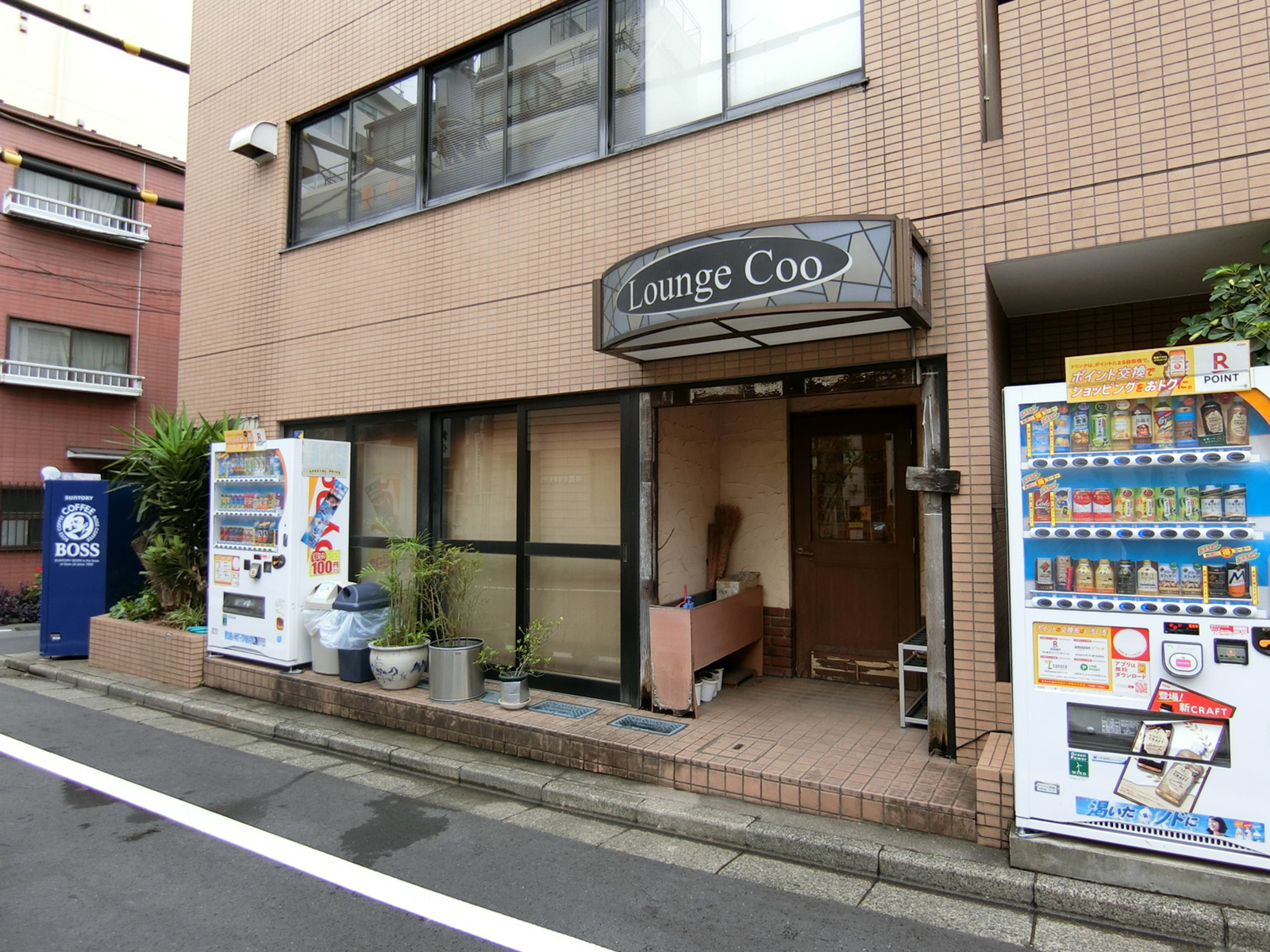1階飲食店の様子