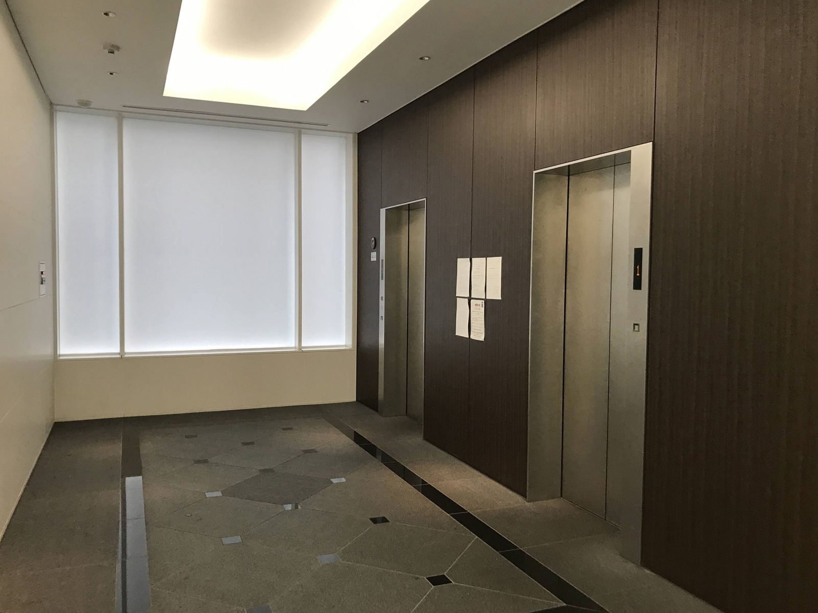 エレベーター(2基)