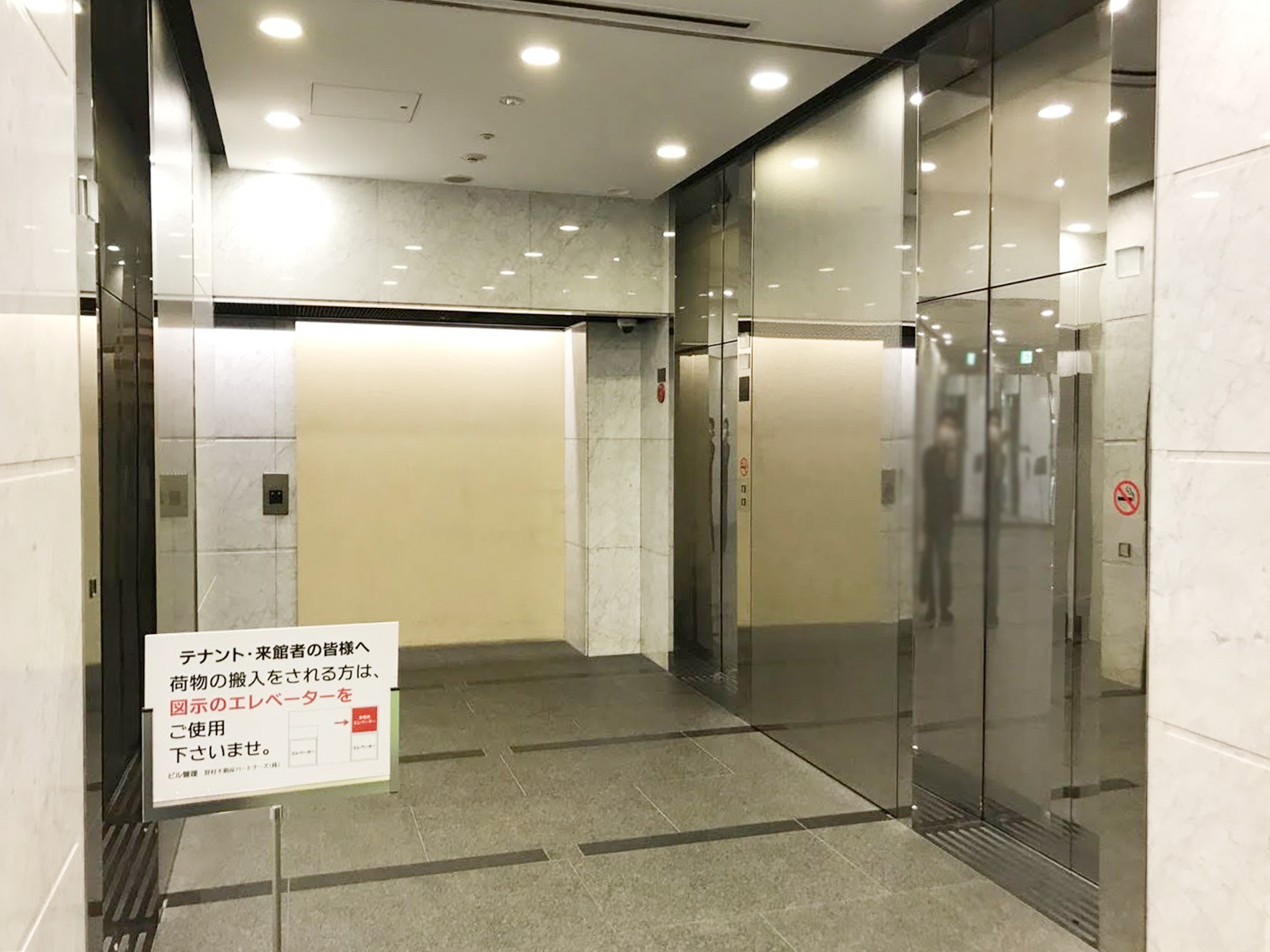 エレベーター(3基)
