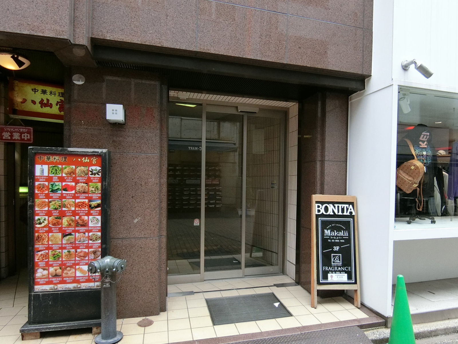 オフィスビル出入口