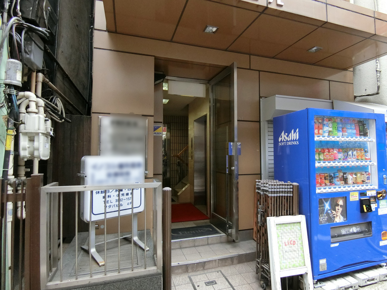 オフィスビル出入口