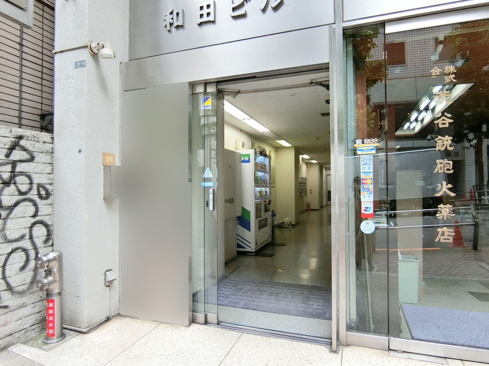 オフィスビル出入口