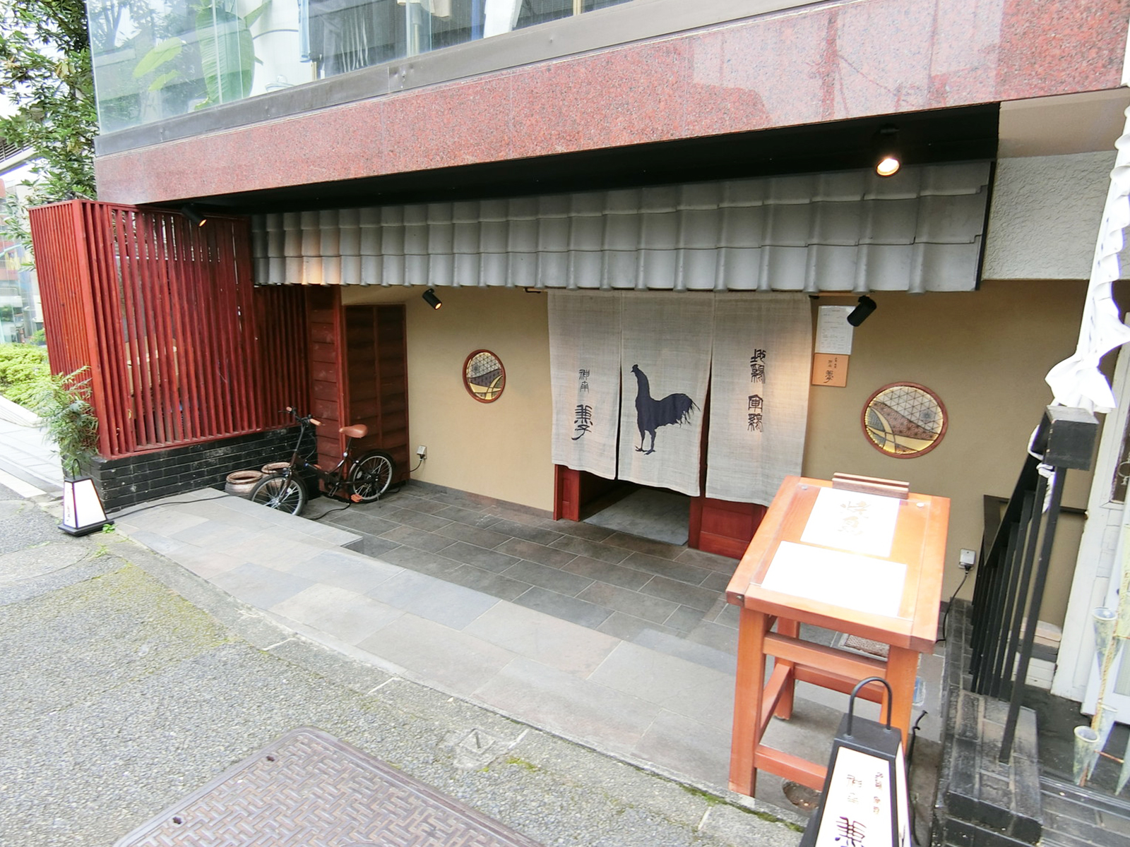 1階飲食店の様子