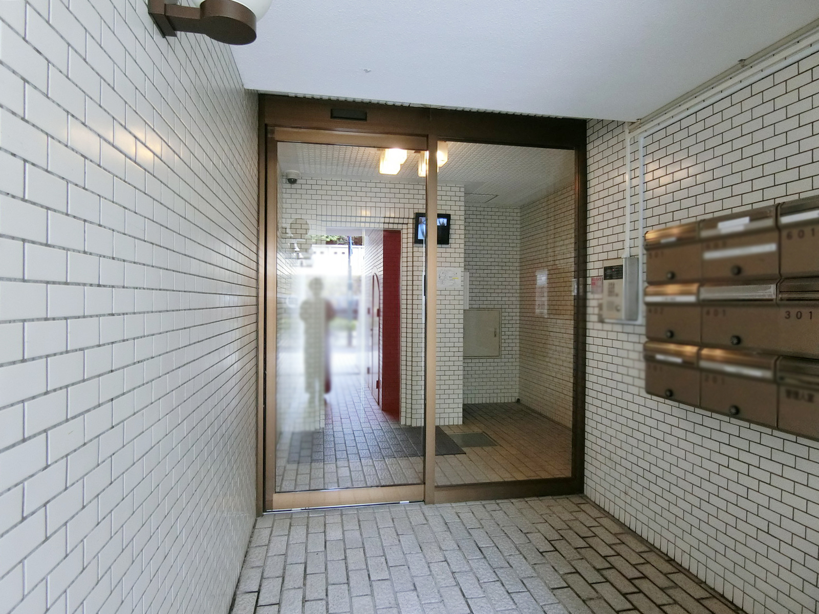 オフィスビル出入り口