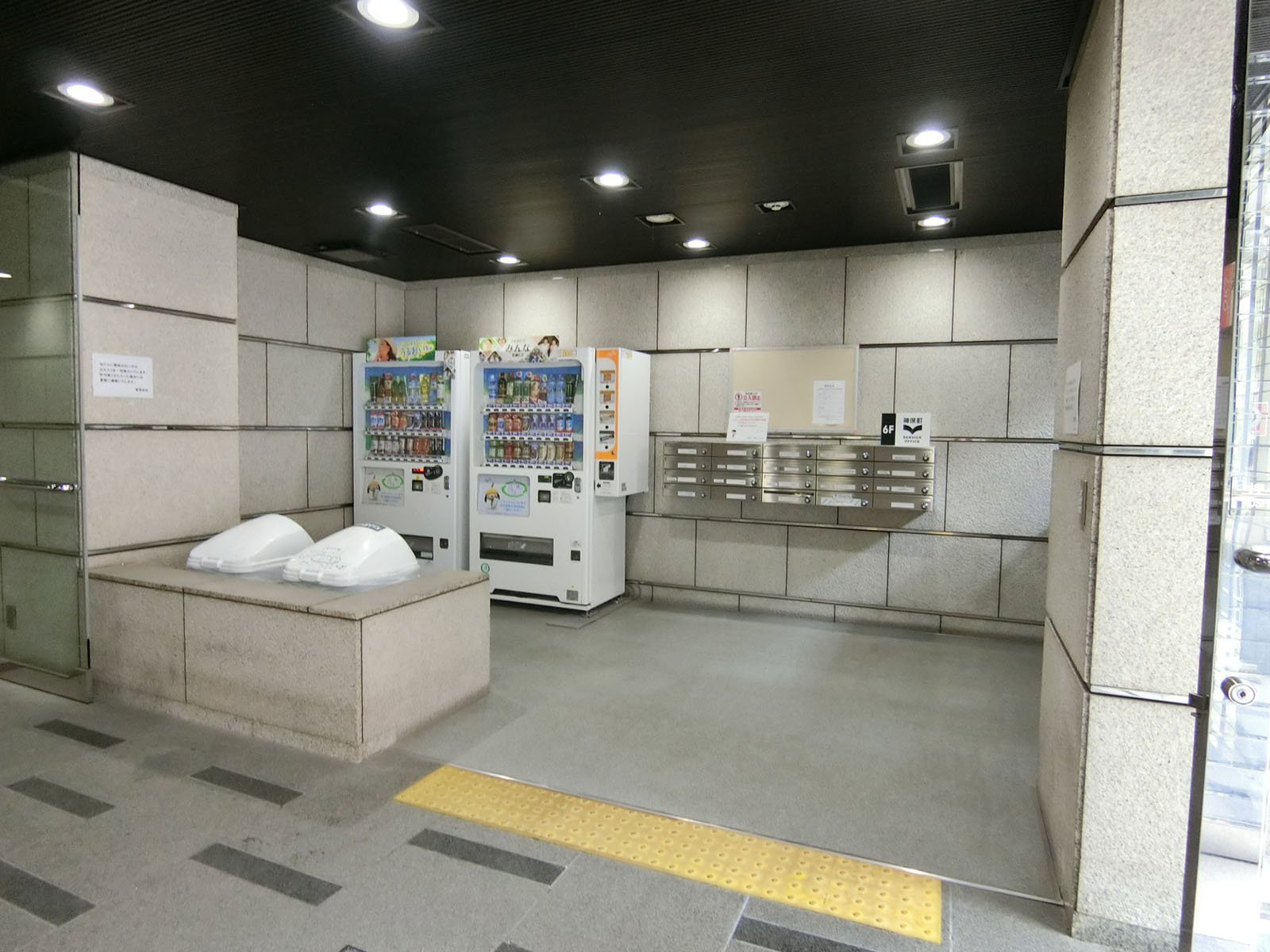 エントランス内部