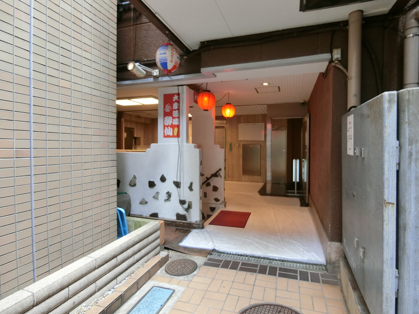 西側の出入口