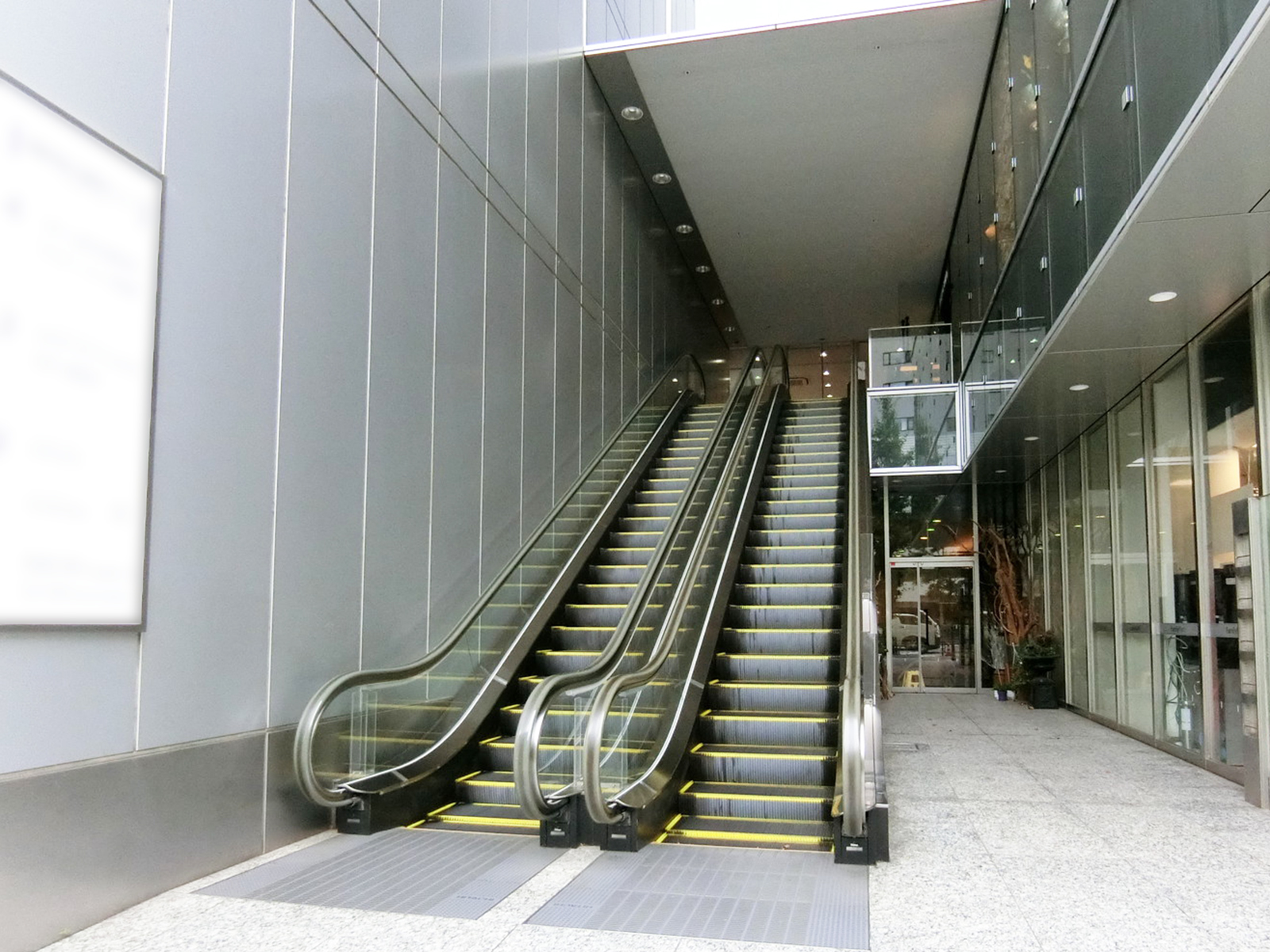 共用部のエスカレーター