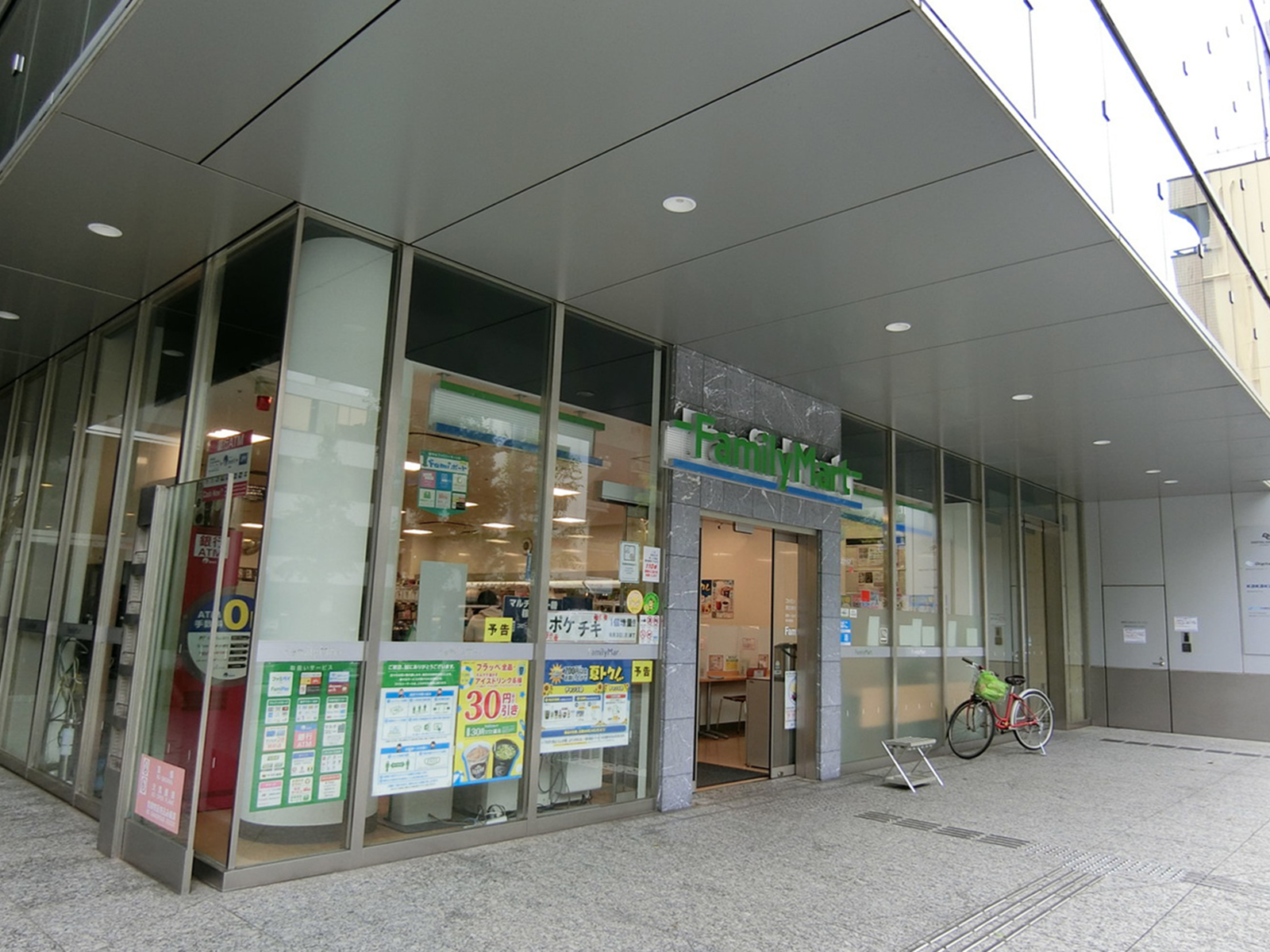 1階のファミリーマート