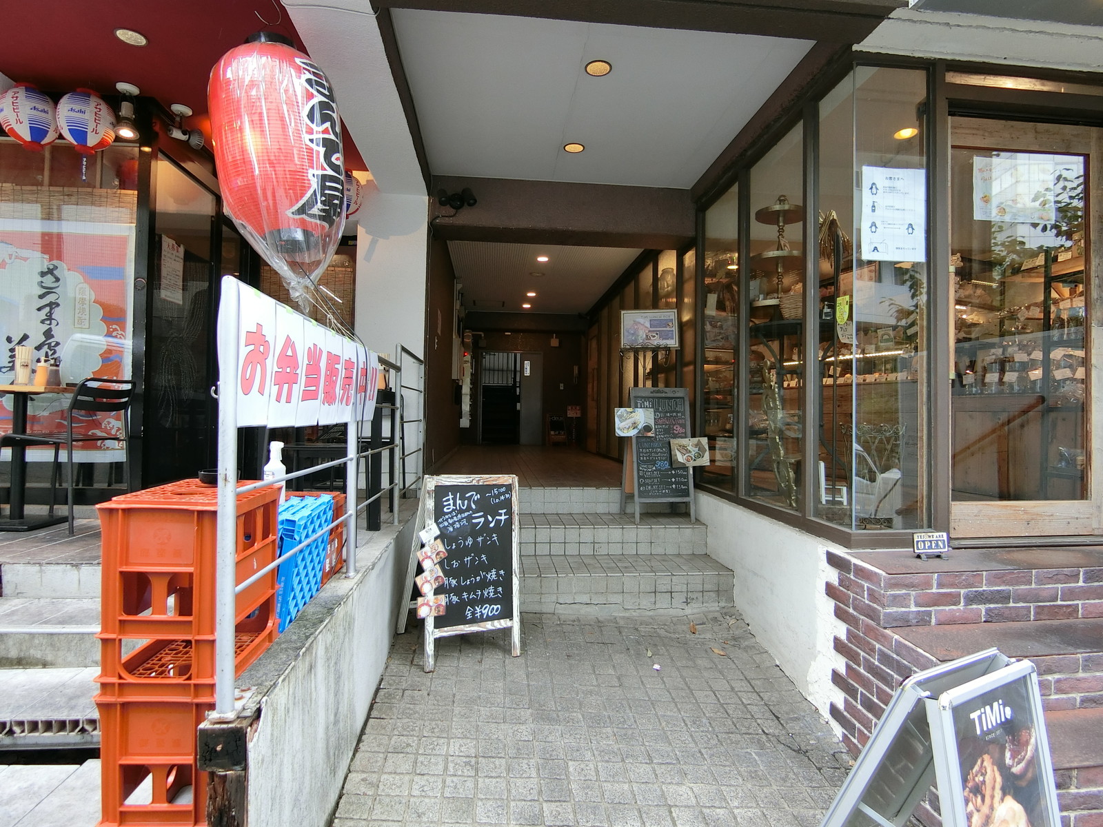 オフィスビル出入口