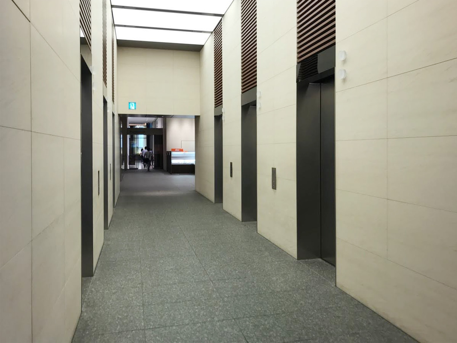 エレベーター(16基)